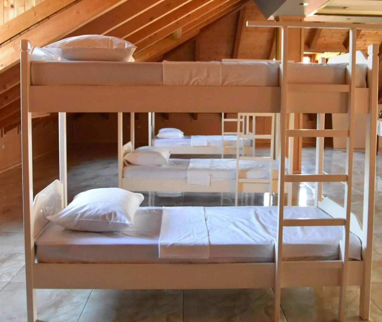 Symphony Hostel Shkoder