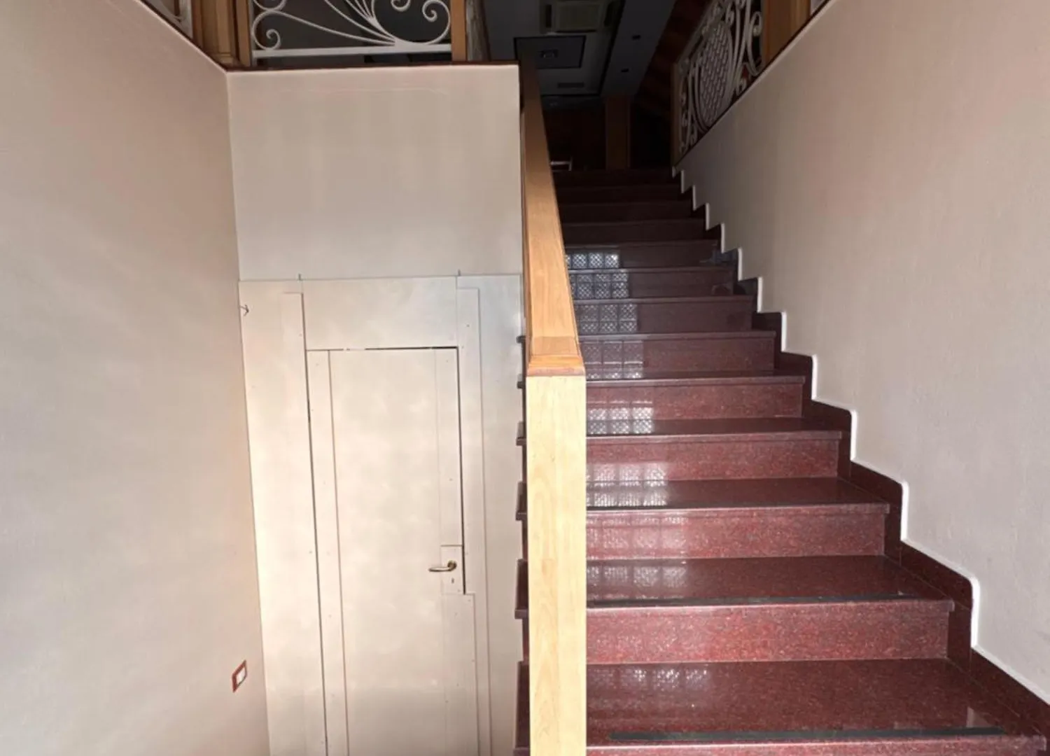 Symphony Hostel Шкодер Албания