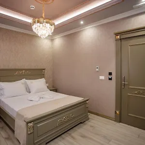 Ervini Boutique فندق
