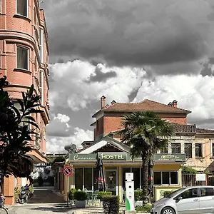 Canarin Hostel